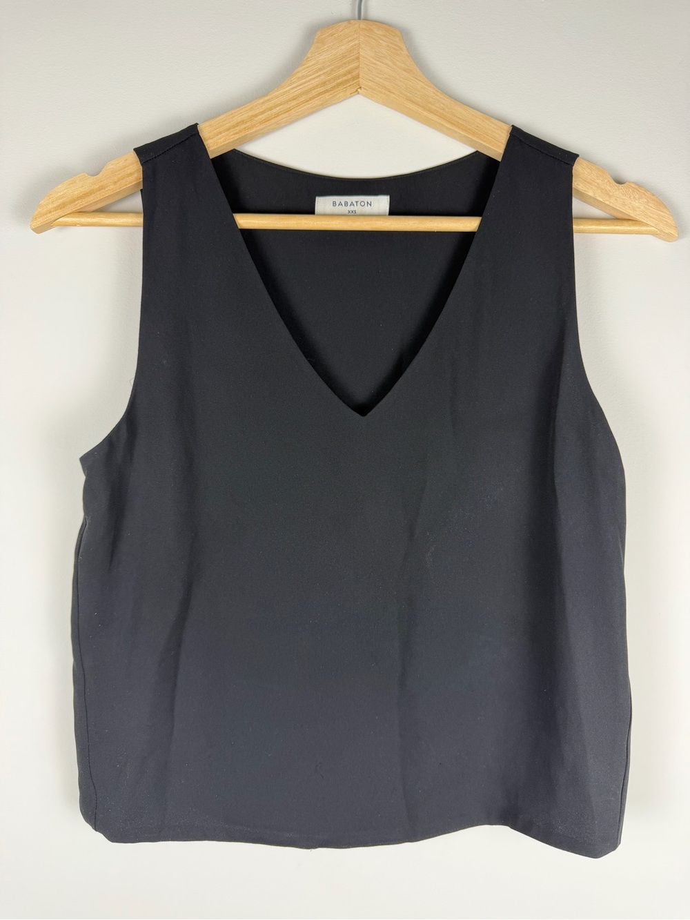 Aritzia Babaton Women’s Black V-Neck Tank Top